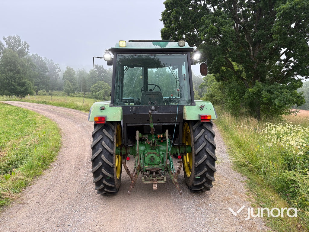 Traktor - John Deere 2140 4WD