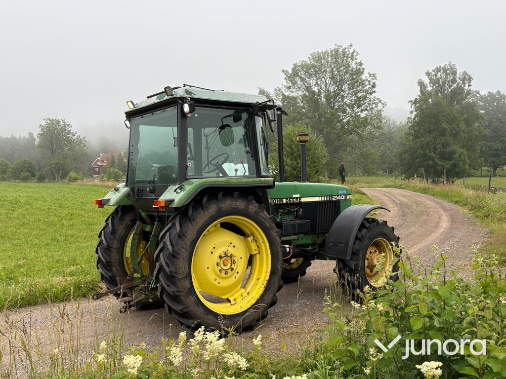 Traktor - John Deere 2140 4WD