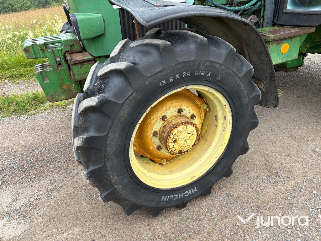 Traktor - John Deere 2140 4WD