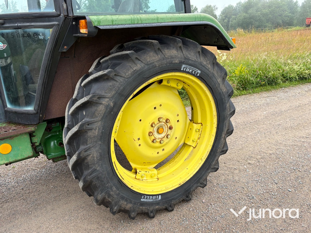 Traktor - John Deere 2140 4WD