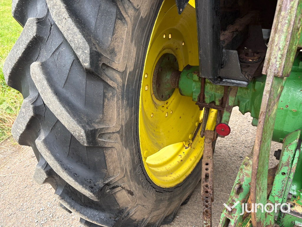 Traktor - John Deere 2140 4WD