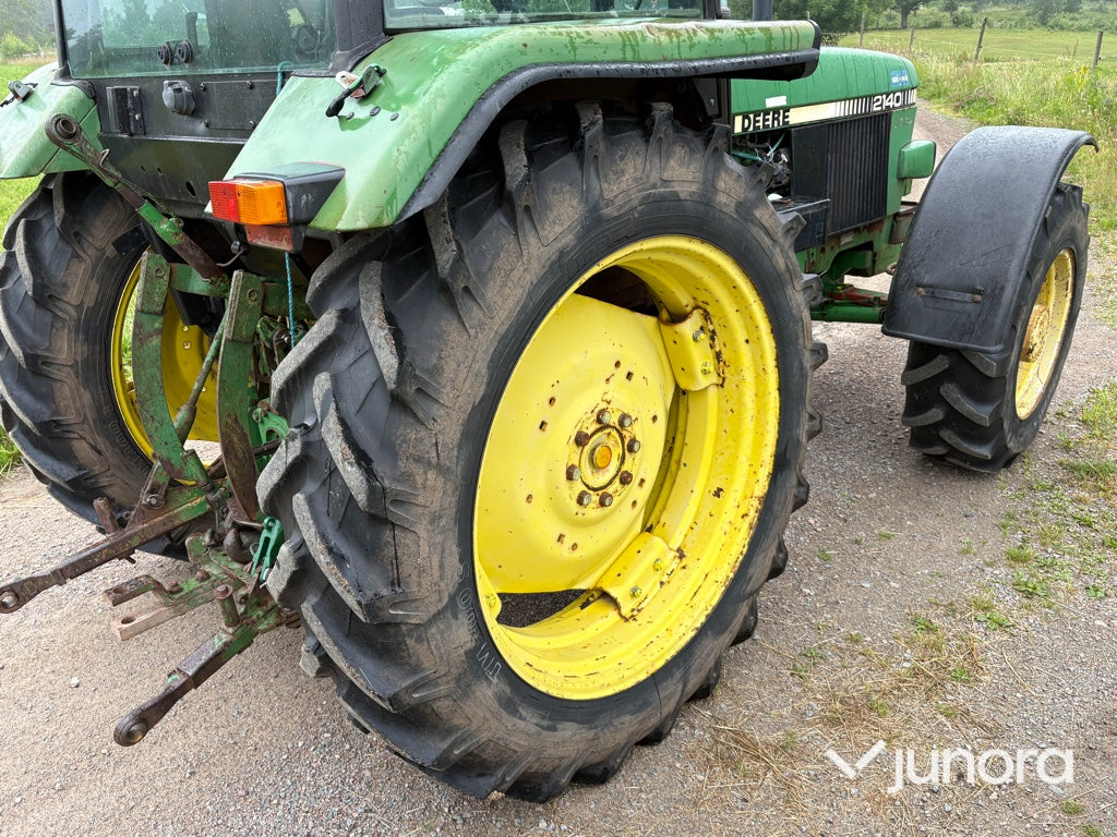 Traktor - John Deere 2140 4WD