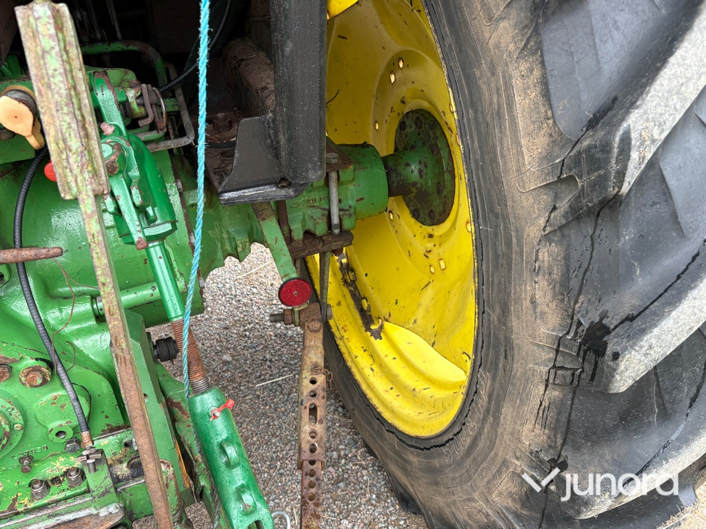 Traktor - John Deere 2140 4WD