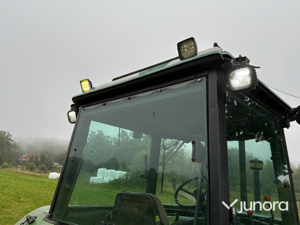Traktor - John Deere 2140 4WD