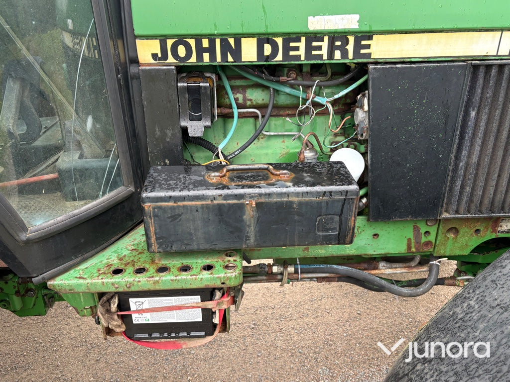 Traktor - John Deere 2140 4WD