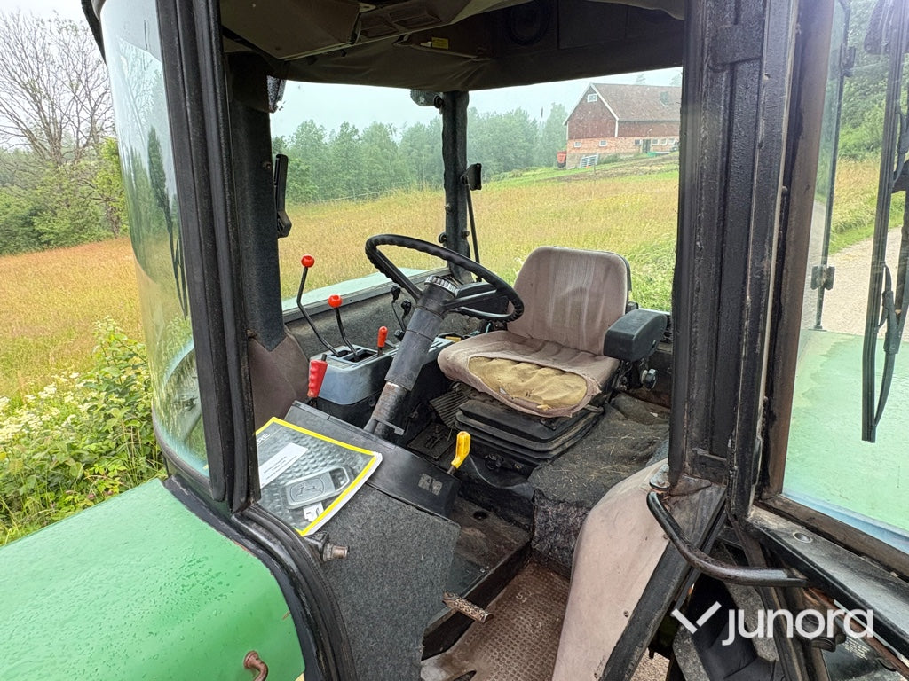 Traktor - John Deere 2140 4WD