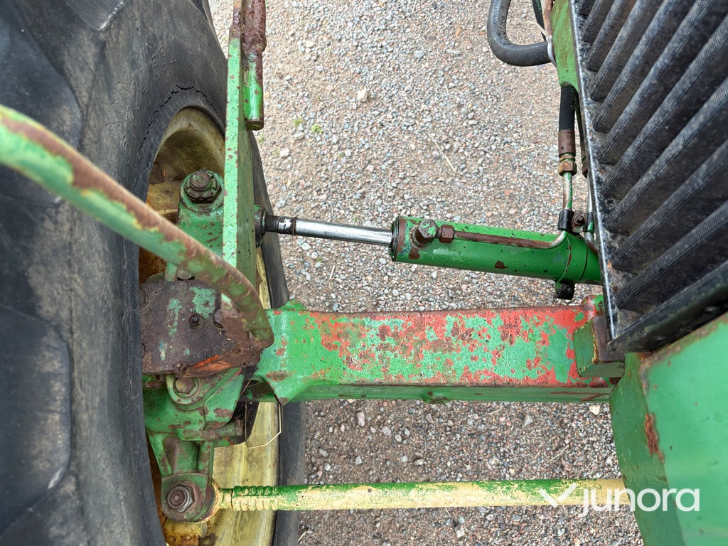Traktor - John Deere 2140 4WD