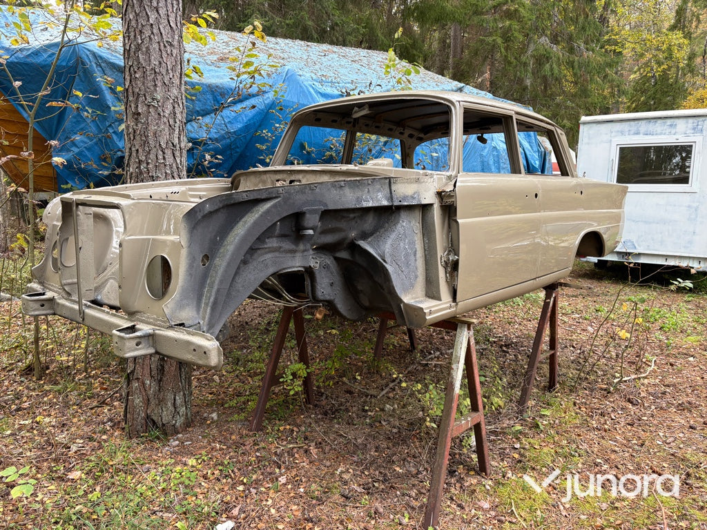 Renoveringsobjekt - Mercedes-Benz 220 S