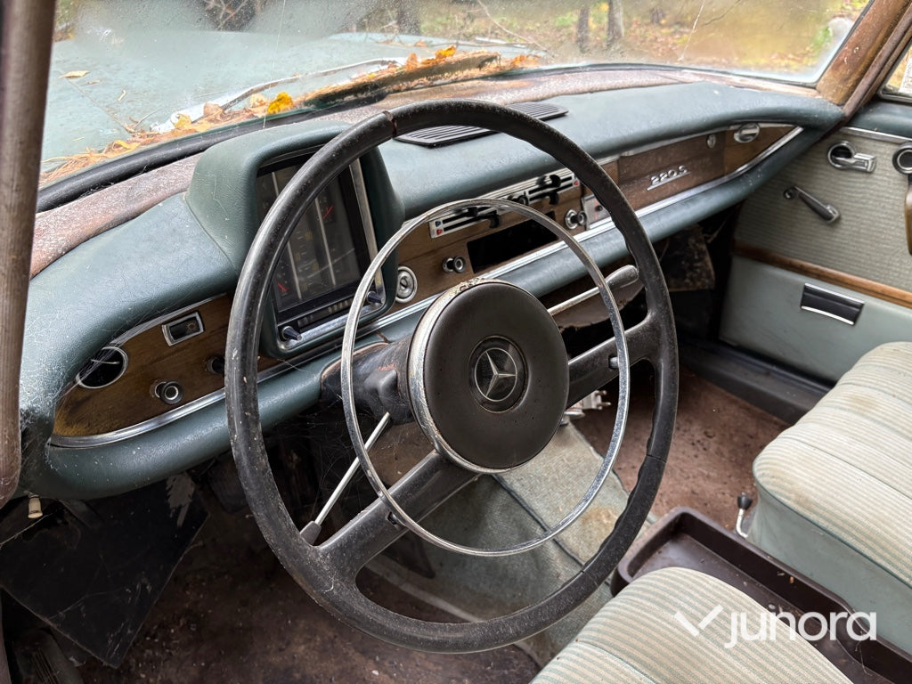 Renoveringsobjekt - Mercedes-Benz 220 S