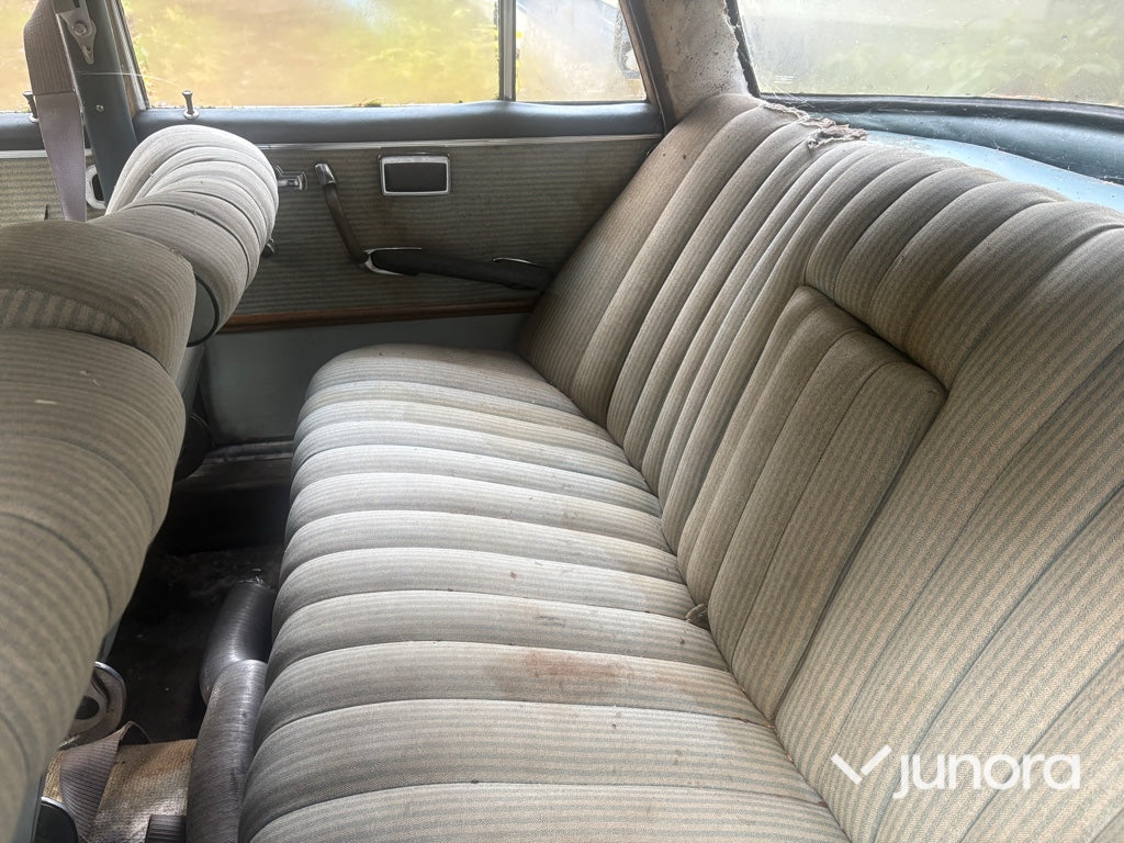 Renoveringsobjekt - Mercedes-Benz 220 S