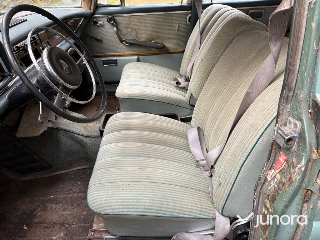 Renoveringsobjekt - Mercedes-Benz 220 S