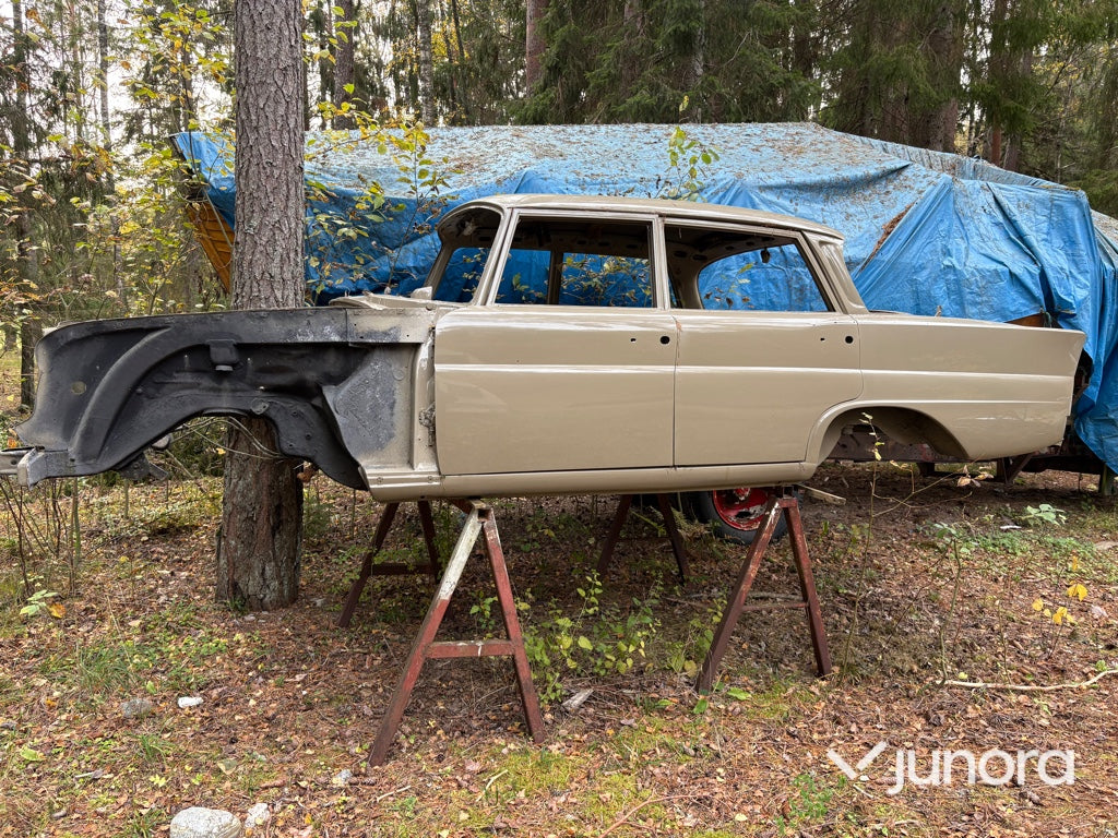 Renoveringsobjekt - Mercedes-Benz 220 S