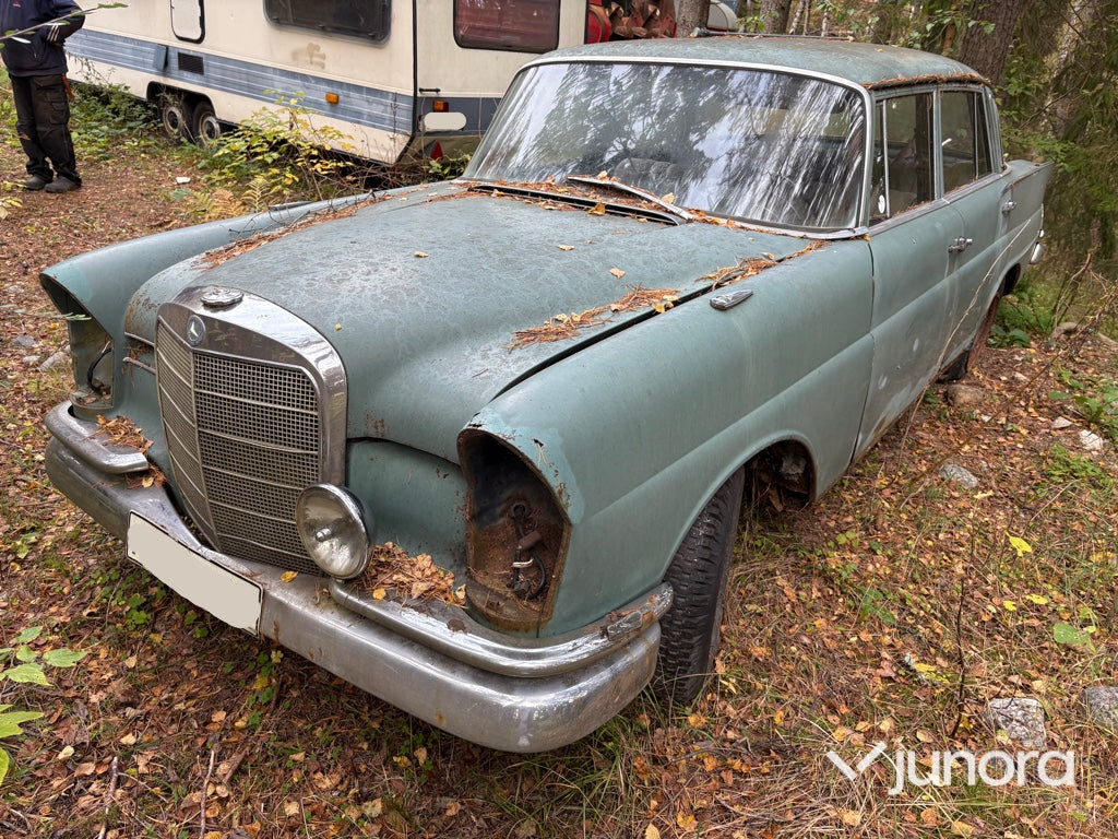 Renoveringsobjekt - Mercedes-Benz 220 S