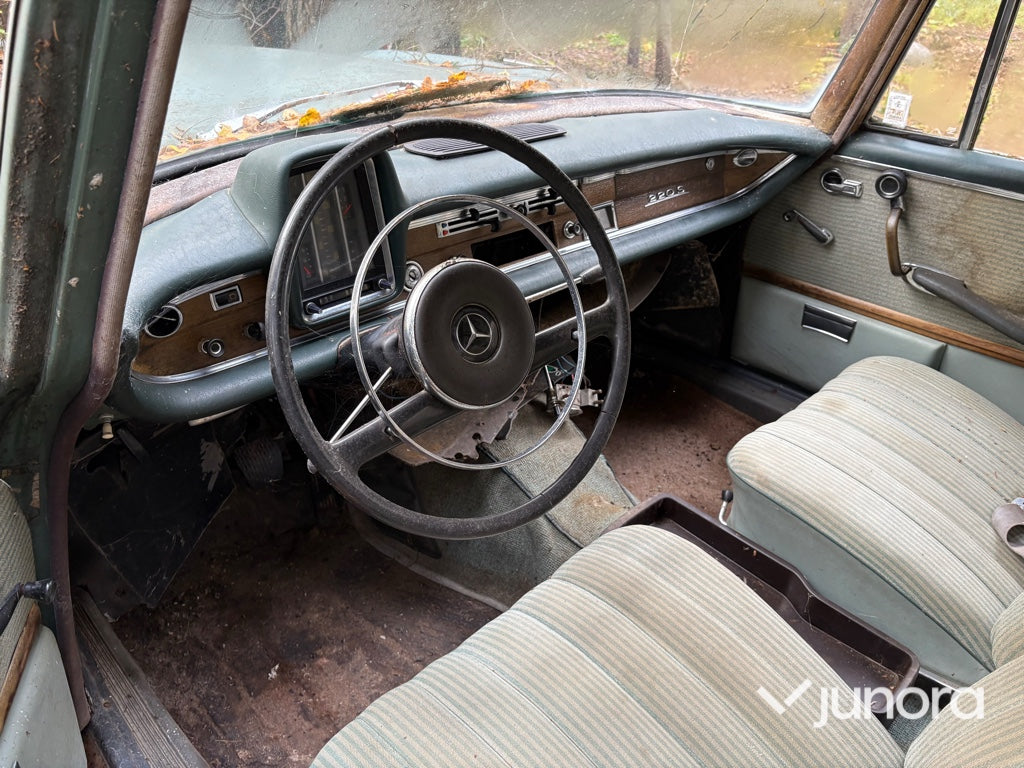 Renoveringsobjekt - Mercedes-Benz 220 S