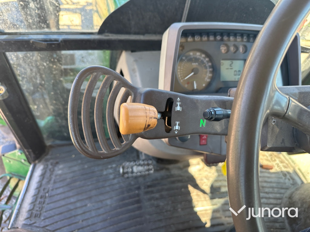 Traktor - John Deere 5820 med lastare