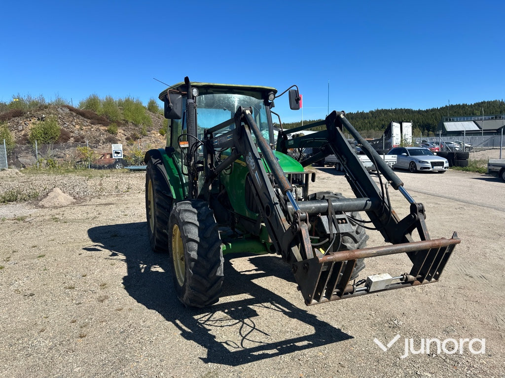 Traktor - John Deere 5820 med lastare