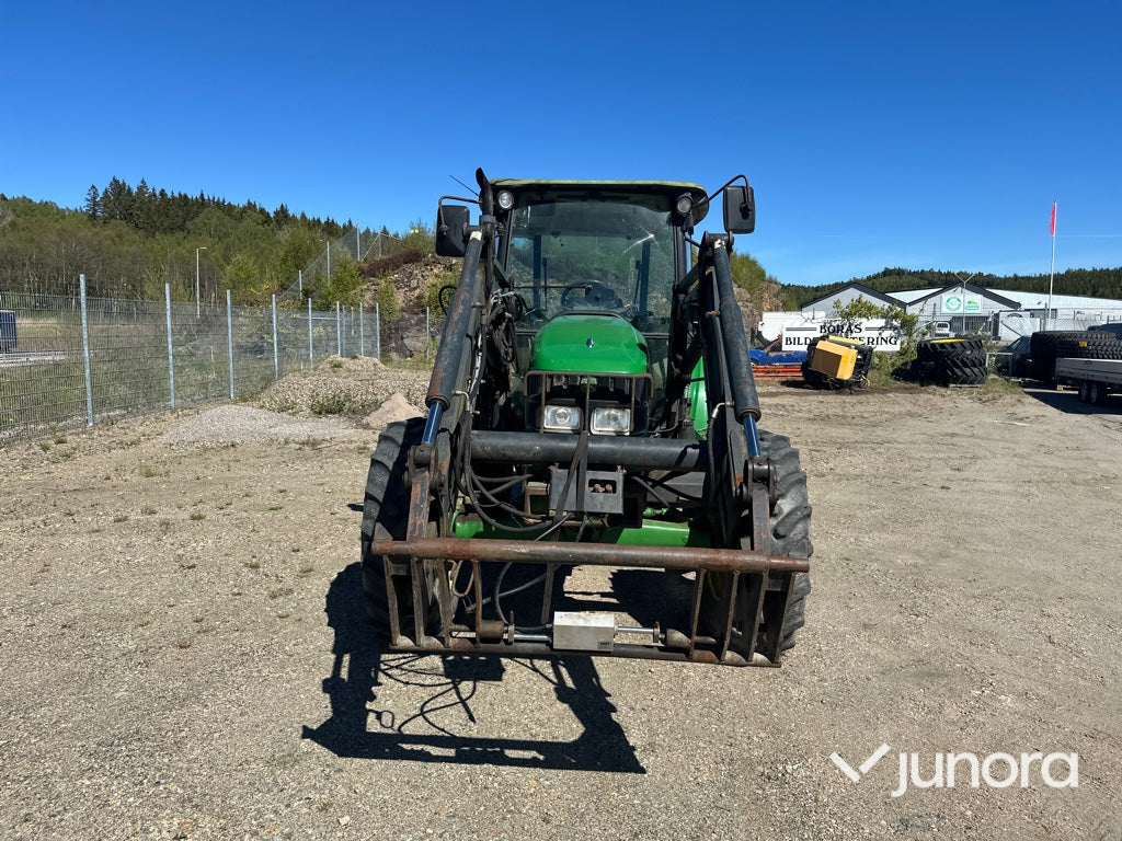 Traktor - John Deere 5820 med lastare