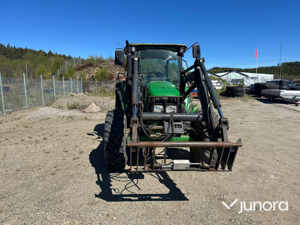 Traktor - John Deere 5820 med lastare