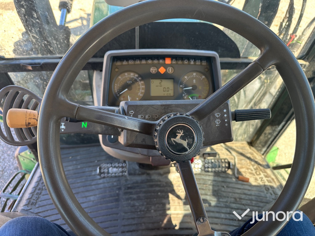 Traktor - John Deere 5820 med lastare