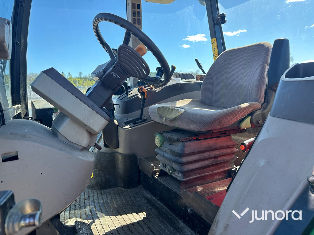 Traktor - John Deere 5820 med lastare