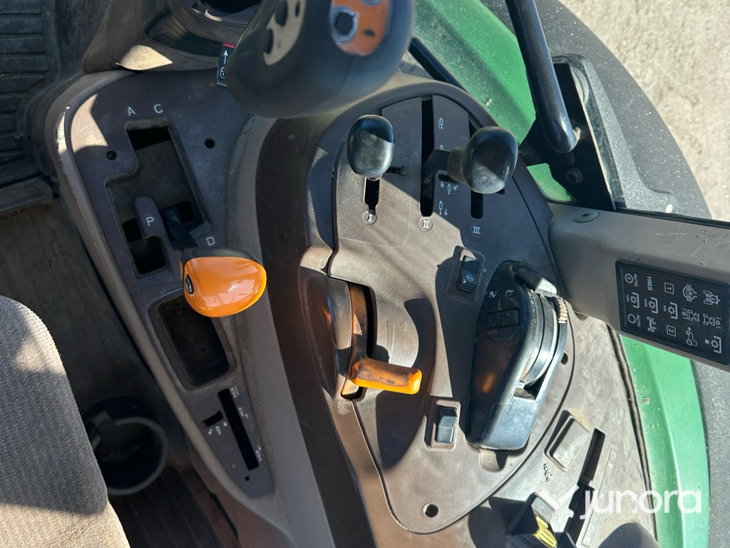 Traktor - John Deere 5820 med lastare