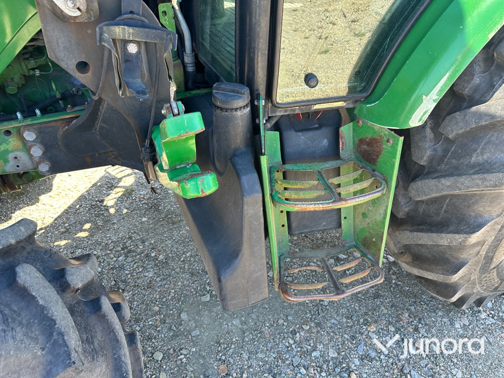 Traktor - John Deere 5820 med lastare