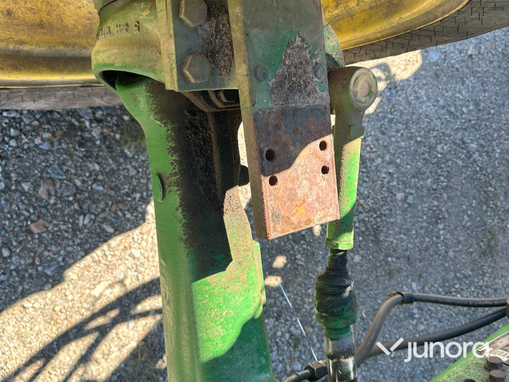 Traktor - John Deere 5820 med lastare