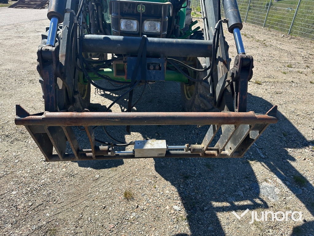 Traktor - John Deere 5820 med lastare