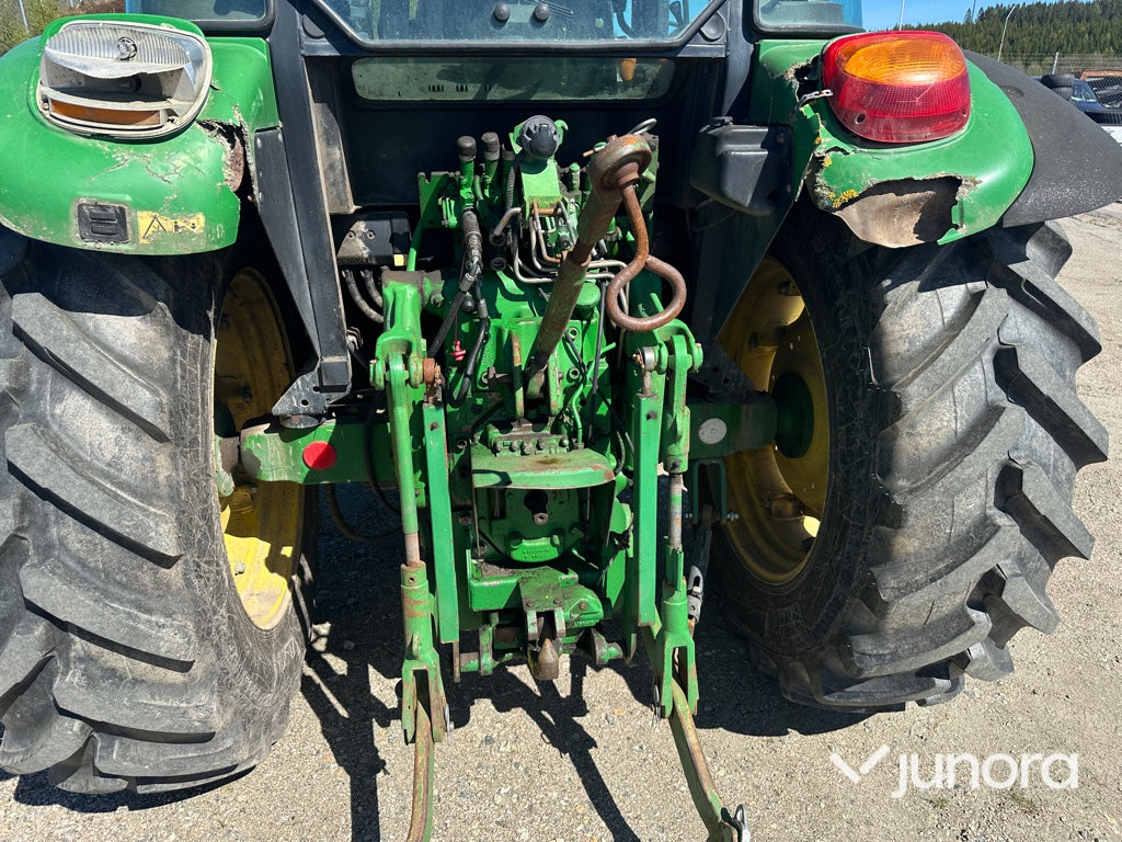 Traktor - John Deere 5820 med lastare