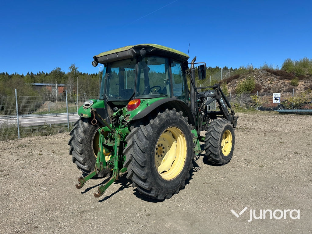 Traktor - John Deere 5820 med lastare