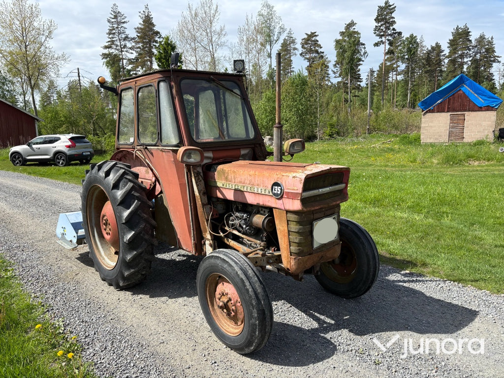 Traktor - Massey Ferguson, 135