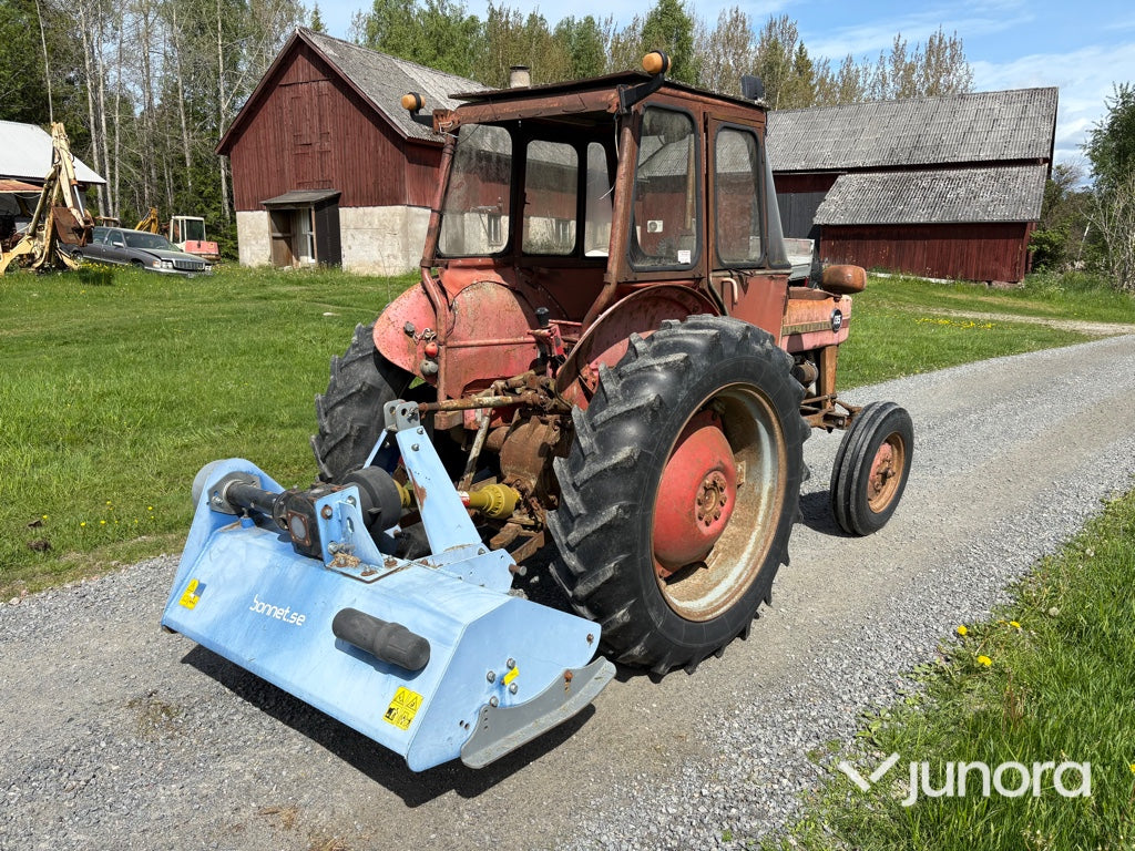 Traktor - Massey Ferguson, 135