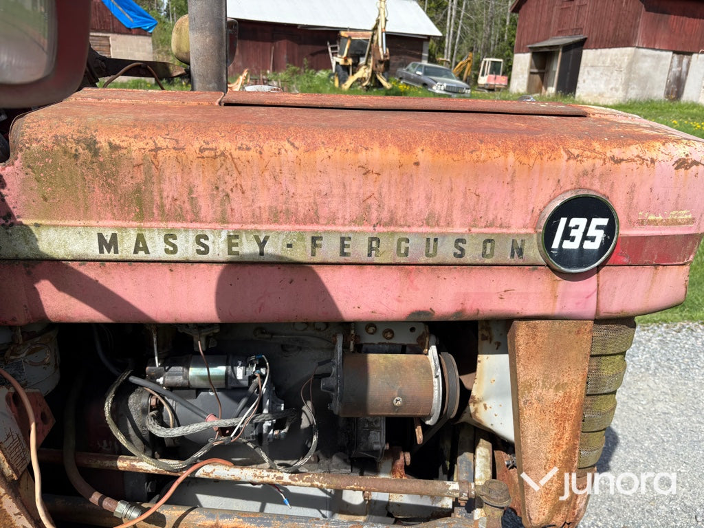 Traktor - Massey Ferguson, 135