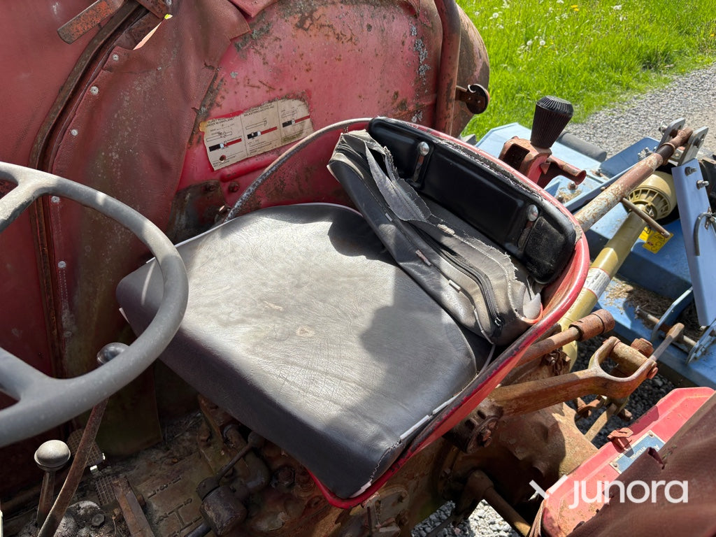 Traktor - Massey Ferguson, 135