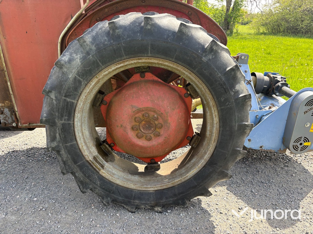 Traktor - Massey Ferguson, 135