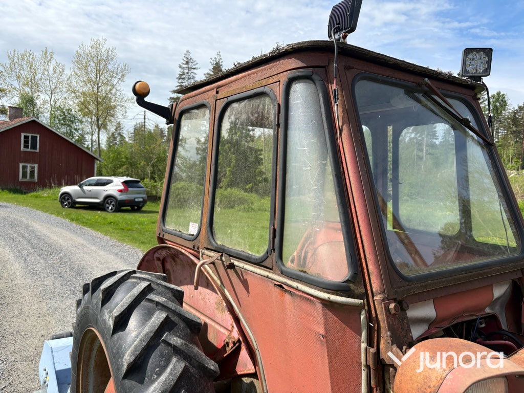 Traktor - Massey Ferguson, 135