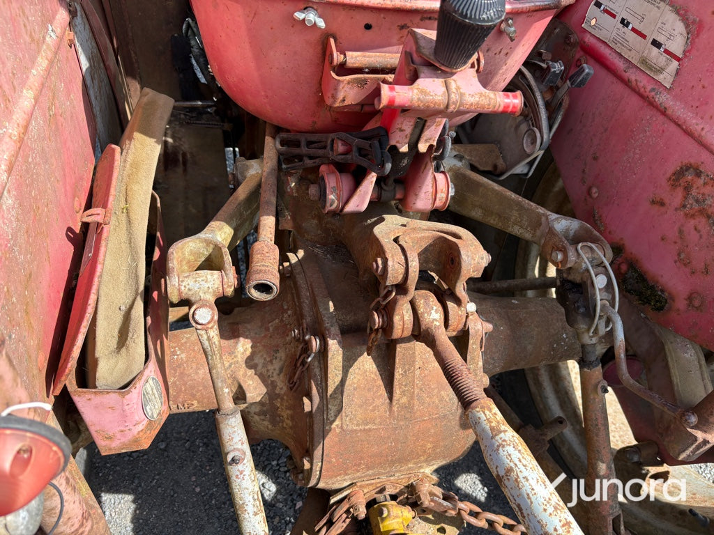 Traktor - Massey Ferguson, 135