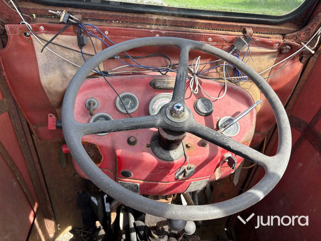 Traktor - Massey Ferguson, 135