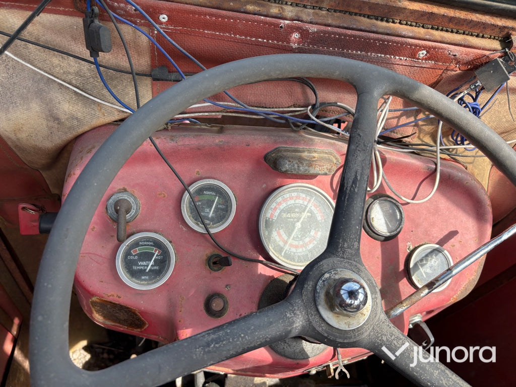 Traktor - Massey Ferguson, 135