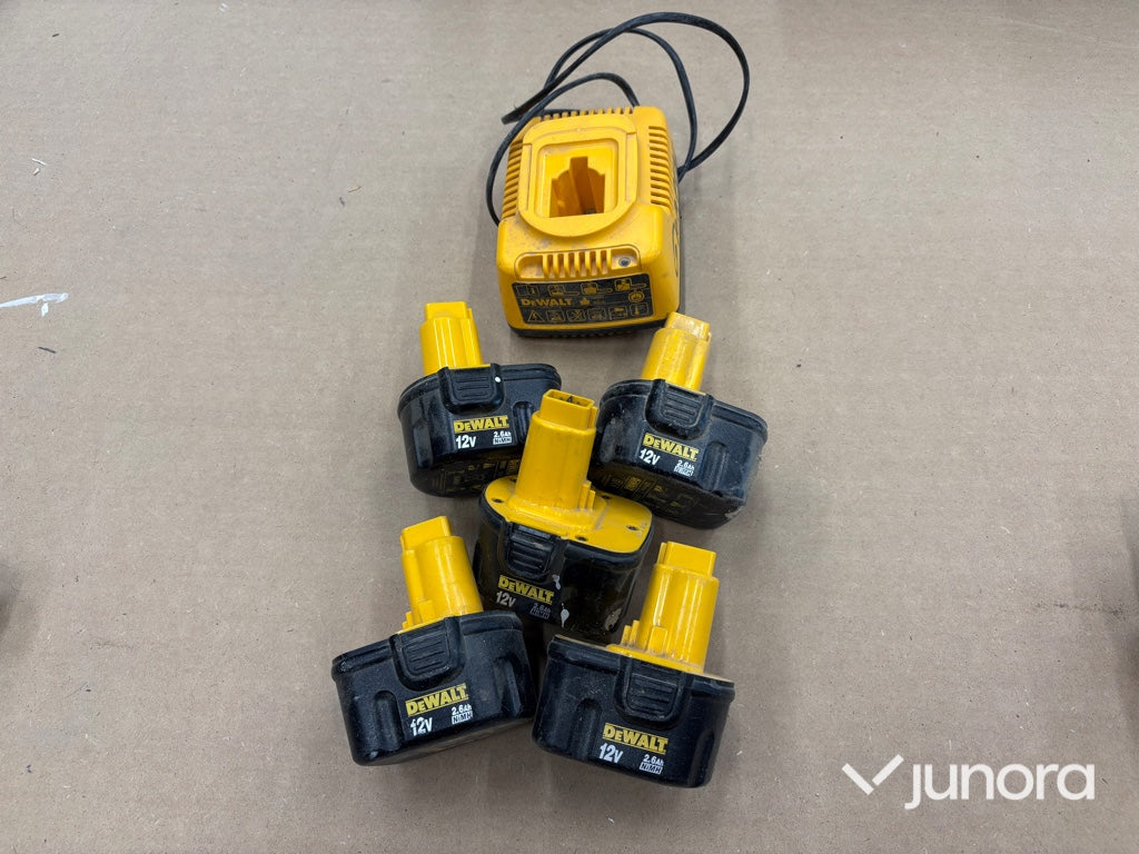 Borrskruvdragare med batterier och laddare – DeWalt