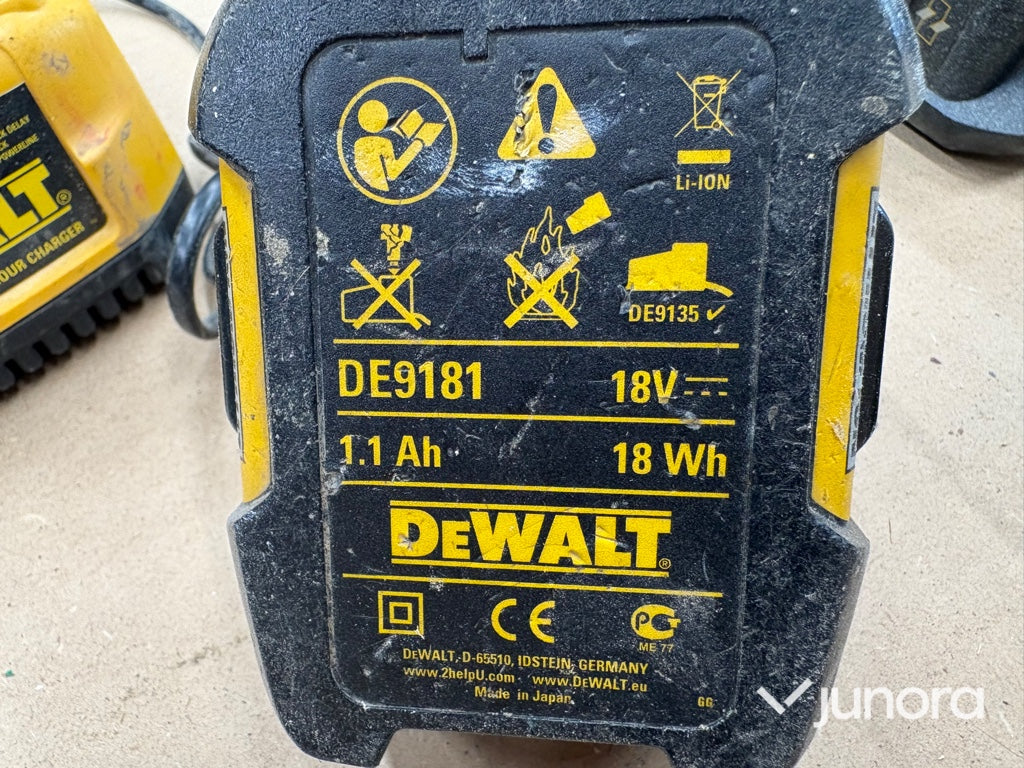 Borrskruvdragare med batterier och laddare – DeWalt