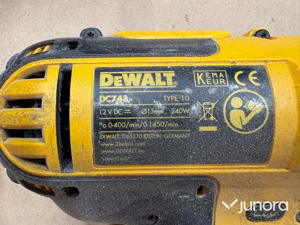 Borrskruvdragare med batterier och laddare – DeWalt