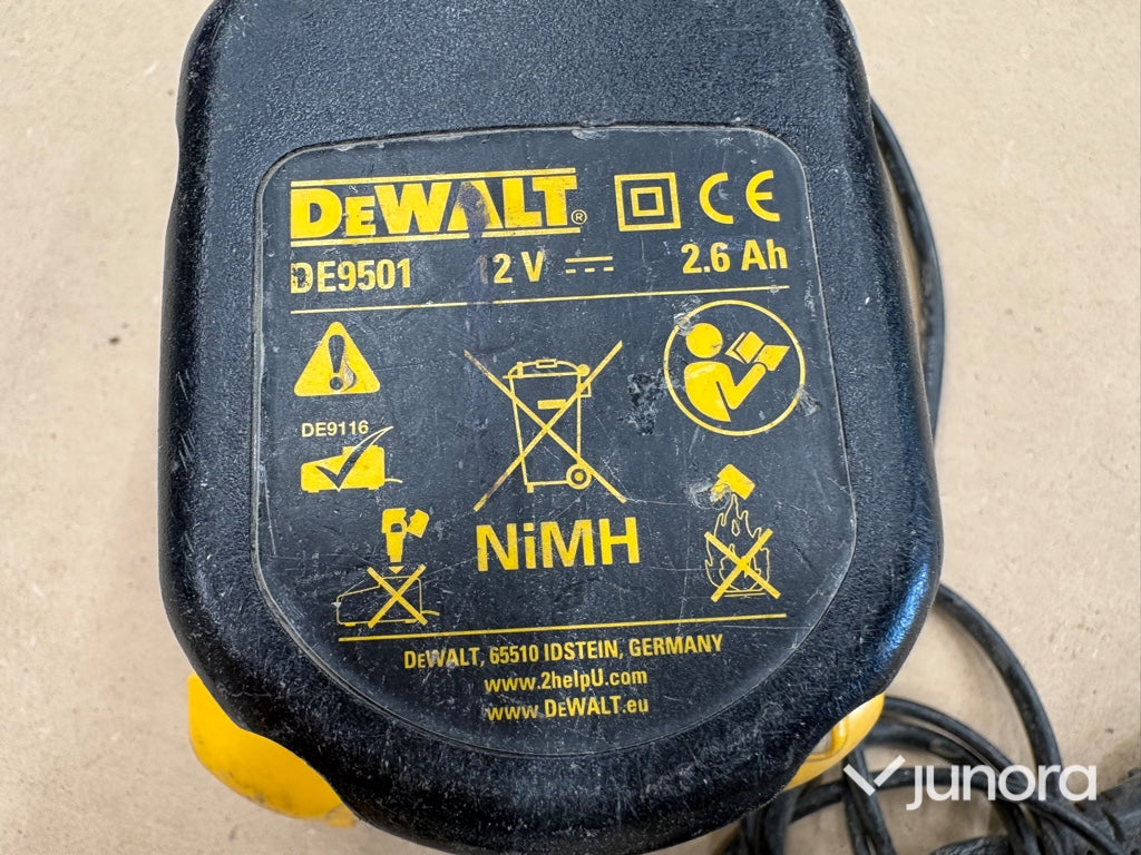 Borrskruvdragare med batterier och laddare – DeWalt