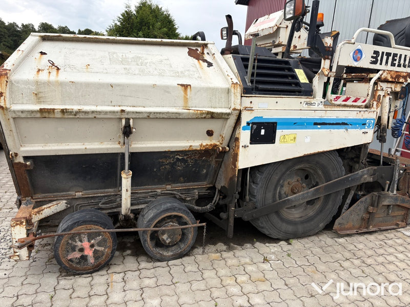 Asfaltsläggare Caterpillar BB730