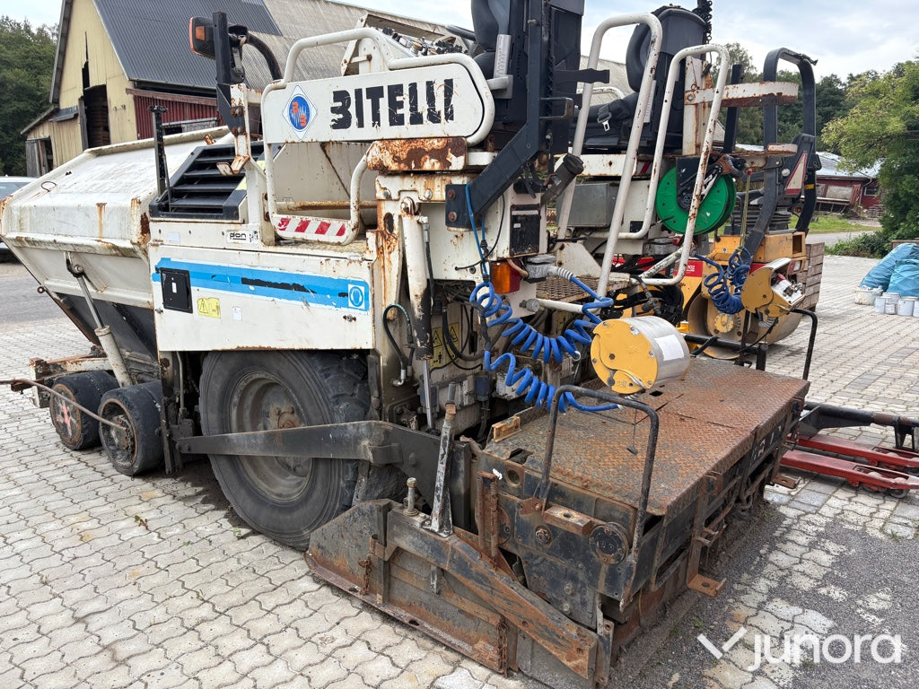Asfaltsläggare Caterpillar BB730