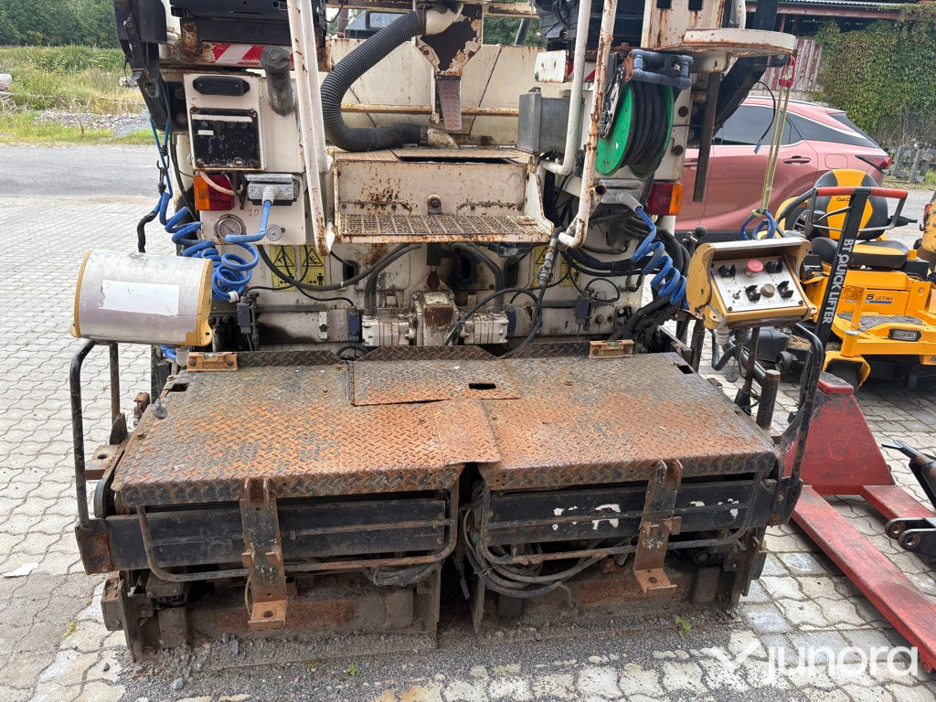 Asfaltsläggare Caterpillar BB730