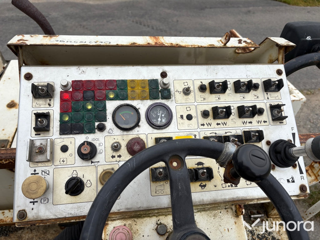 Asfaltsläggare Caterpillar BB730