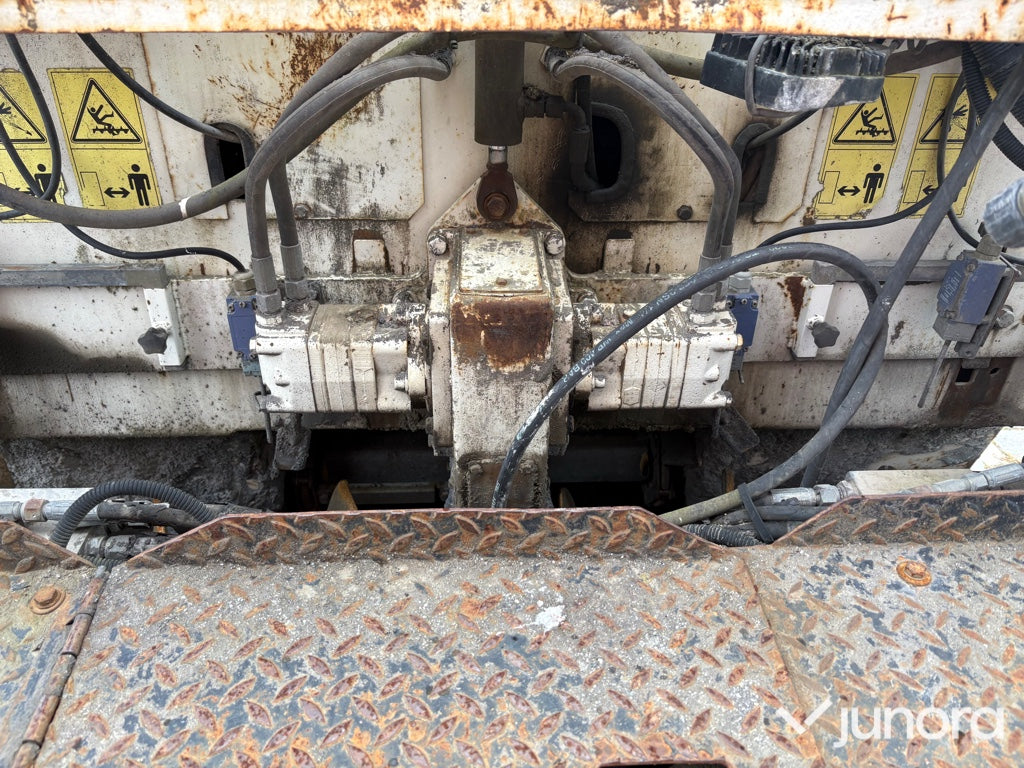 Asfaltsläggare Caterpillar BB730