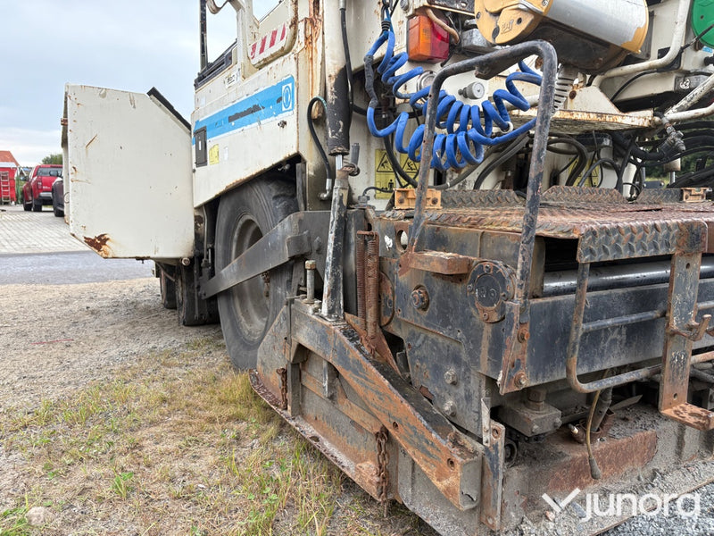 Asfaltsläggare Caterpillar BB730