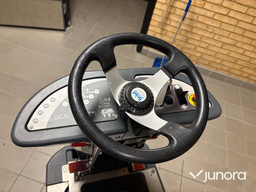 Skurmaskin - Numatic TTV678 G/300T